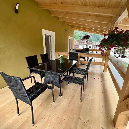 בית הארחה Aperol הרנסקו